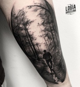 tatuaje_brazo_bosque_Logia_Barcelona_Jas